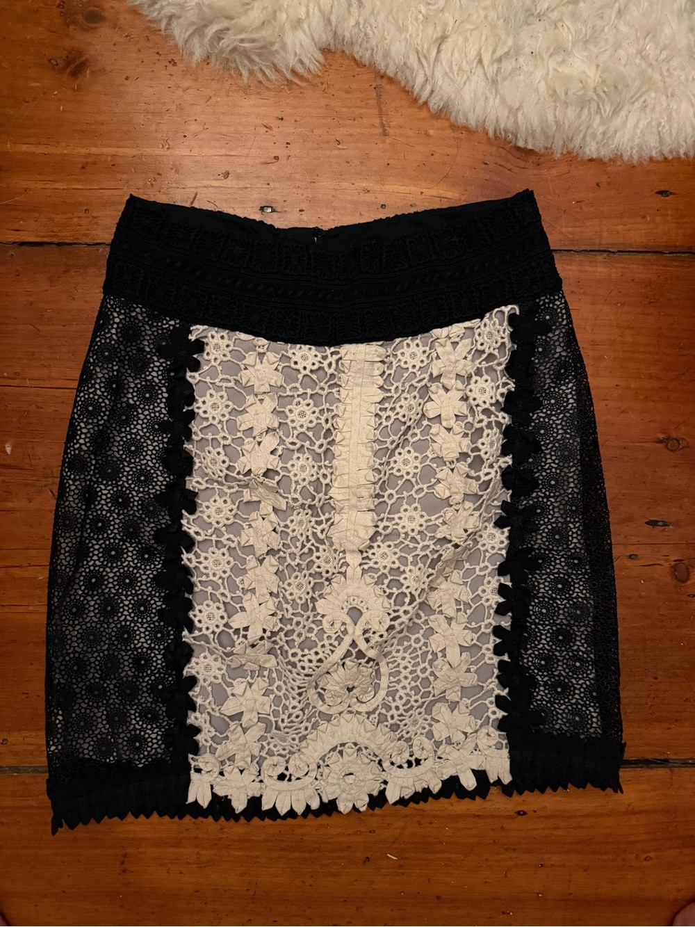 leifnotes size 4 black and white crochet pencil skirt